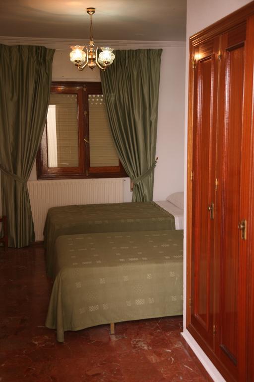 Hostal Santa Barbara Socuéllamos エクステリア 写真